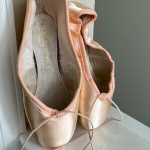 FREED of LONDON The Classic Plus Point Shoe